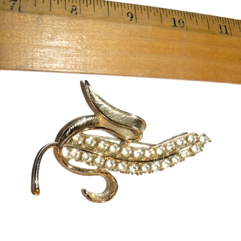 Vintage Sarah Coventry Gold Tone Rhinestone Wheat Leaf Pin Brooch